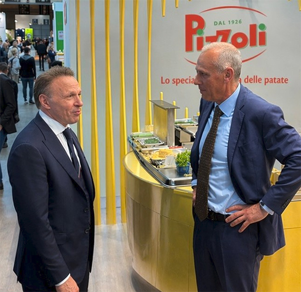 Il Ministro Lollobrigida con Nicola Pizzoli